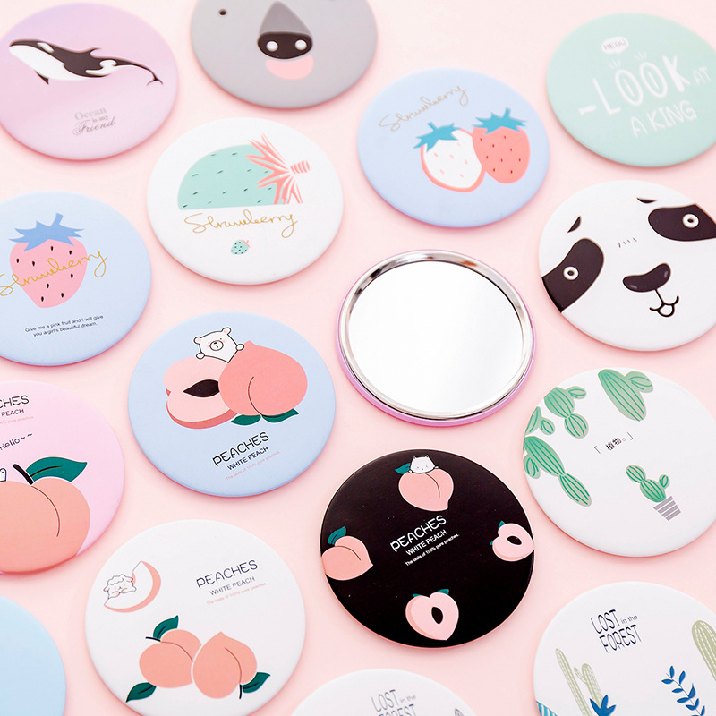 Round Mini Compact Mirror — close-up detail