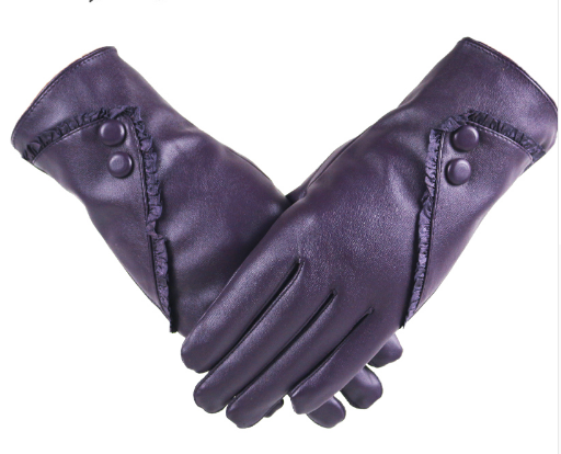 Lace-Trim Button Gloves — close-up detail