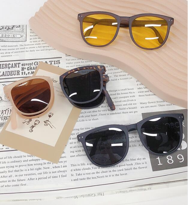 Polarized Foldable Sunglasses — close-up detail
