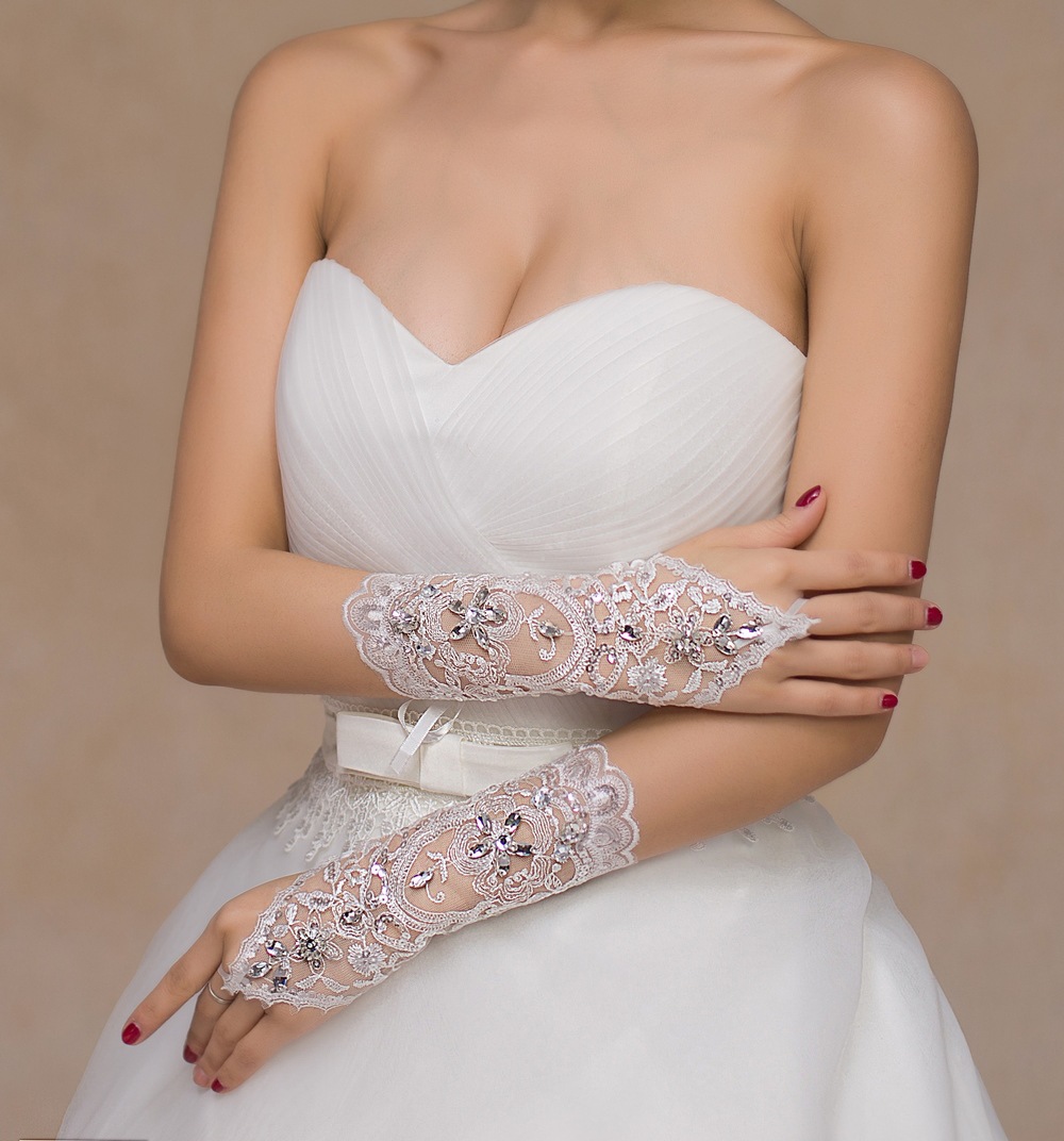 Bridal Lace Gloves — alternate angle