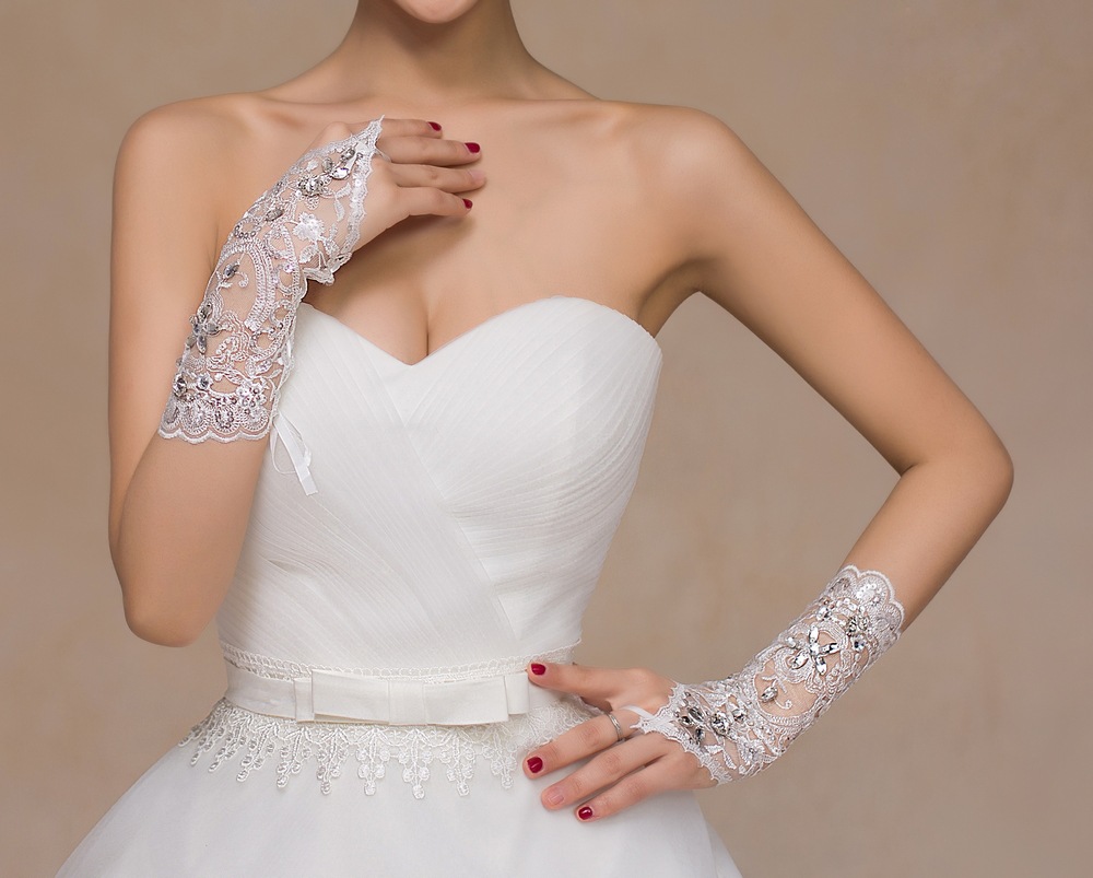 Bridal Lace Gloves — close-up detail