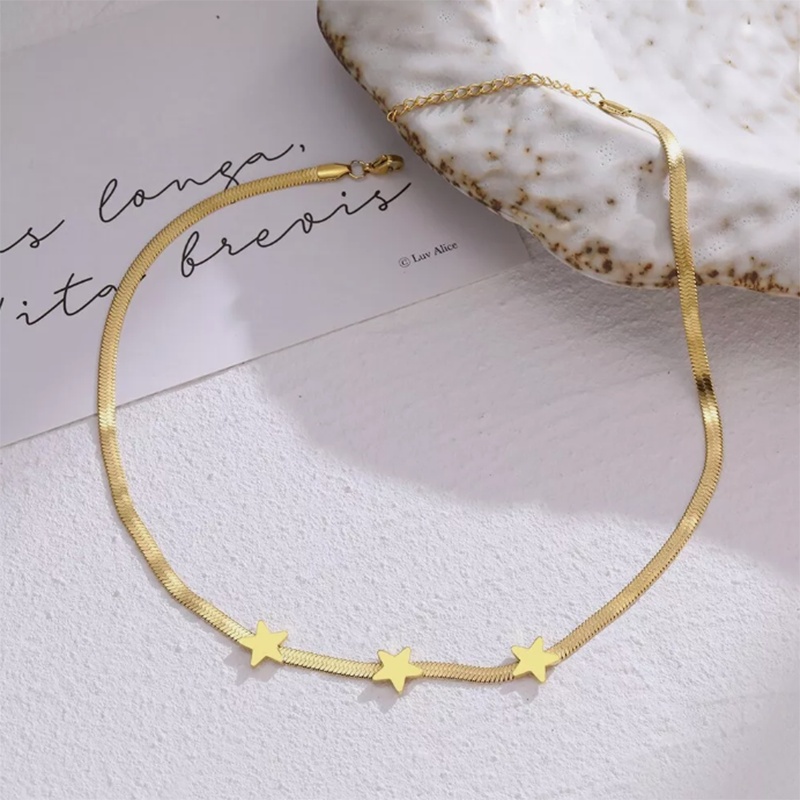 Snake-Chain Star Choker — close-up detail