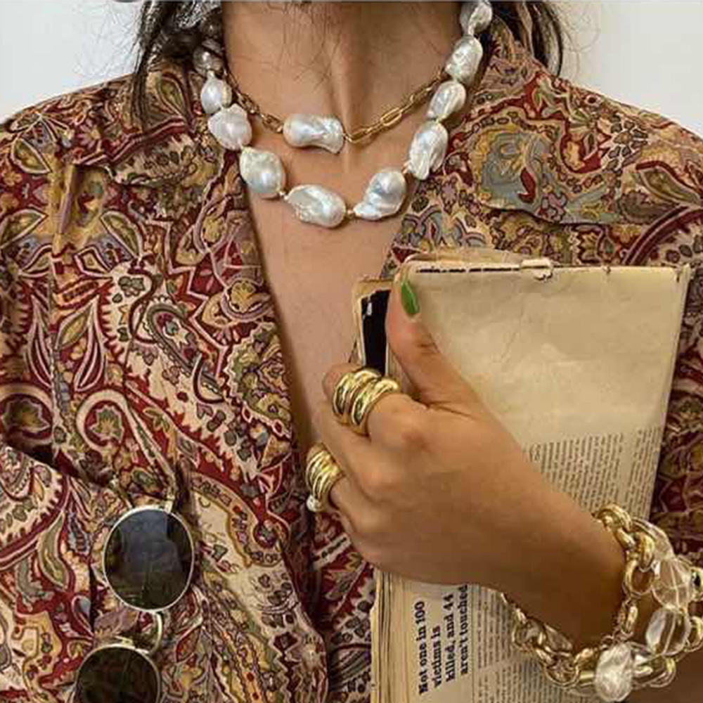 Irregular Pearl Necklace — product photo