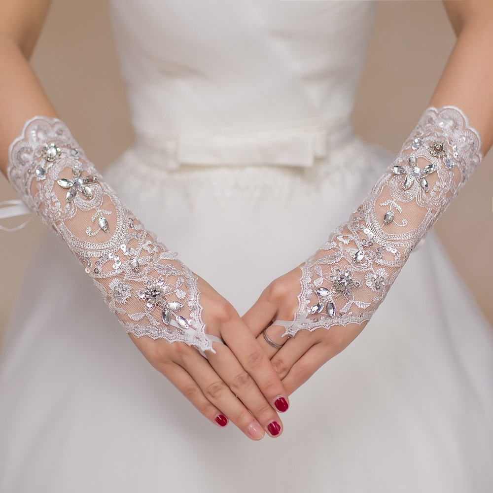 Bridal Lace Gloves — product photo